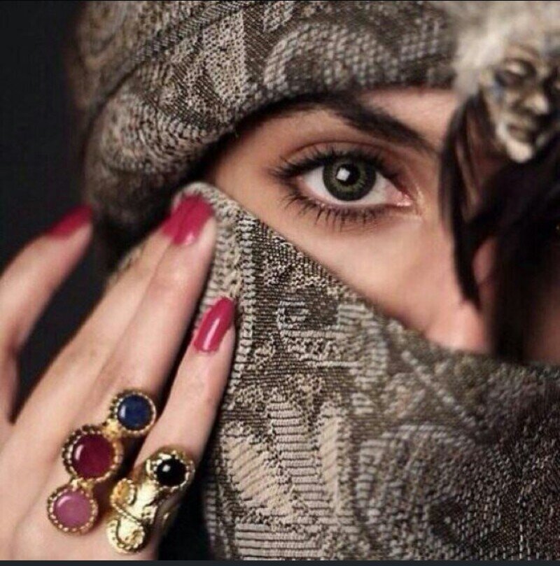 من خلقني الله وأنا م أرضى الرضوخ..ومآ توسوس فيه نفسي وما طرى!!يا أعيش وعيشتي عيشة شموخ،يا أموت و أندفن تحت الثرى`/