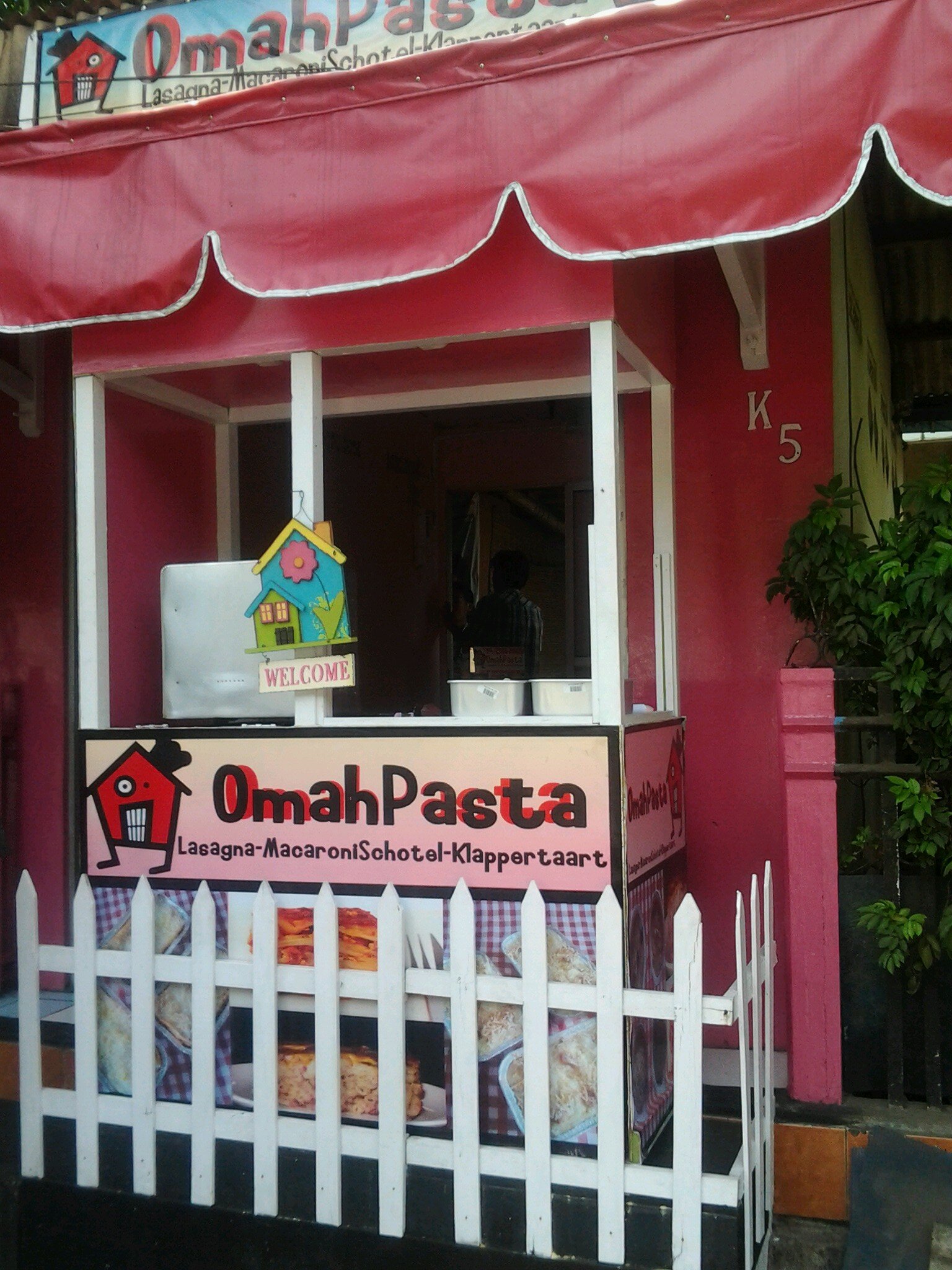 Best homemade pasta♥
macaroni schotel,lasagna,sheperds pie,klappertaart (original-durian-keju-blueberry), tiramisu.
Contact: 085267279807
BB : 27D6FF5A
