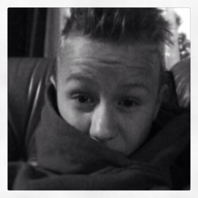 chielosz's profile picture. Just follow me', And i follow back. 3