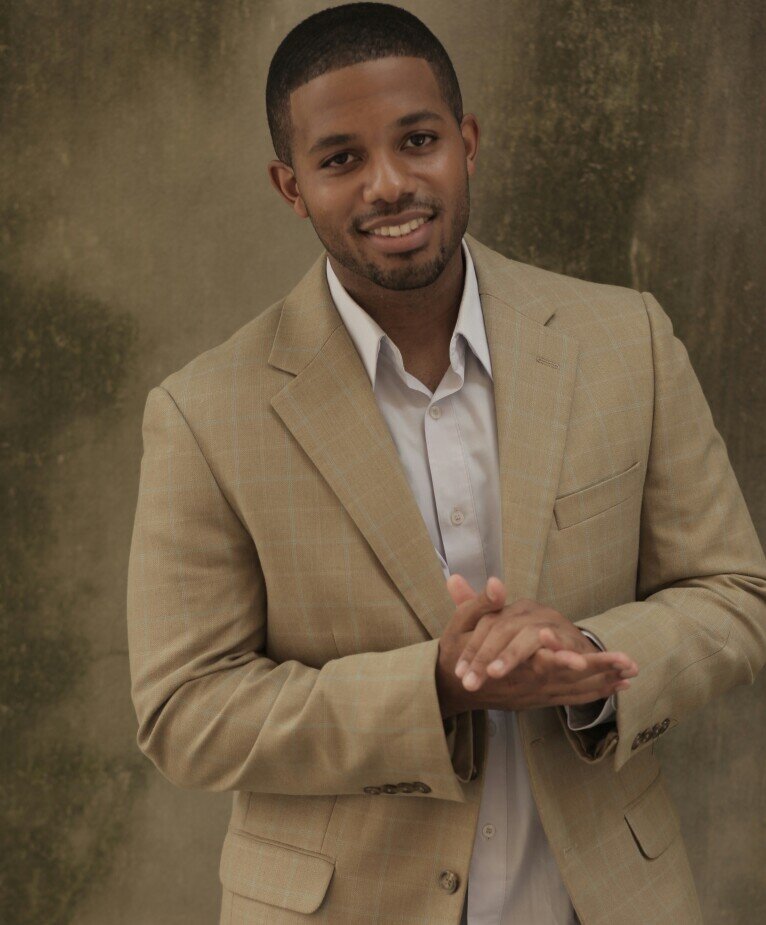 Husband, Leader, Creative, Proud Uncle, Friend, God's Servant #teamJesus #team116 Psalm 37:4