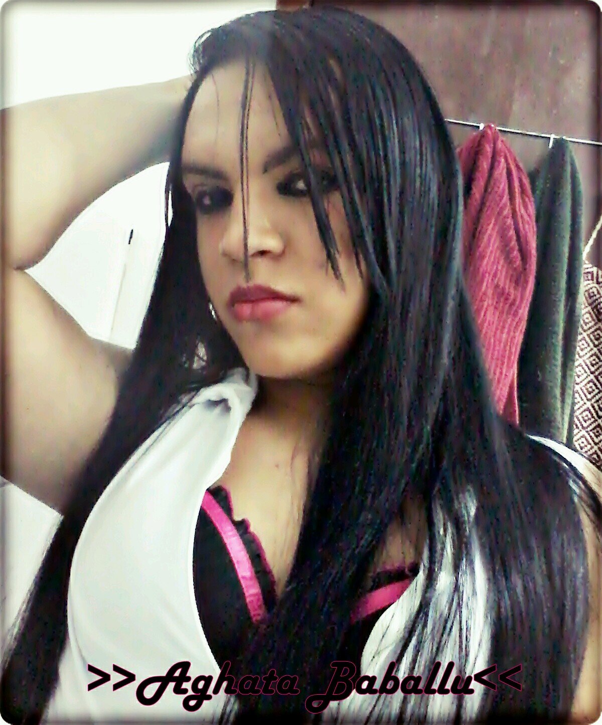 Sou uma pessoa que reflete como as outras pessoas me tratam porem sou muito legal..