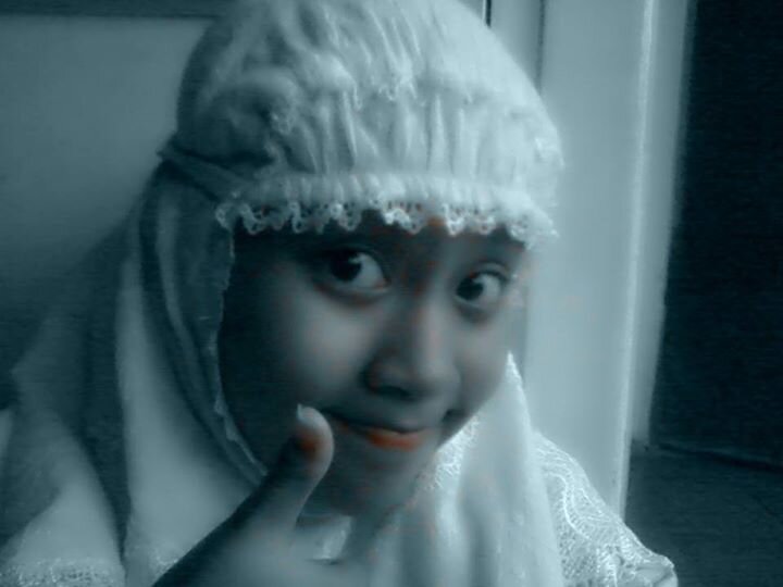 Manusia yg tidak berguna! 2nd account me 1st = @clarisakp_ofl1 || SoniQ kere:D||Follback?Just mentions;) NO UNFOLLOW!!!