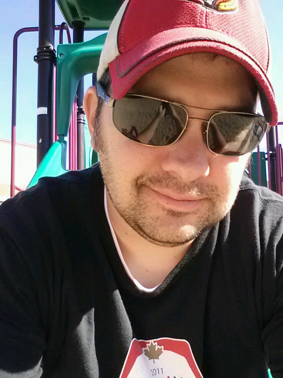 Sens-fan , Pearl Jam enthusiast, oh yeah and a Dad