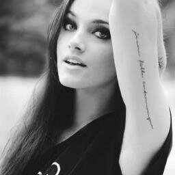Oriana Sabatini: ♛Actriz,Modelo,Cantante Y Bailarina   Actualmente En La Serie #Aliados2 Persona: Azul Y Luz