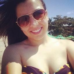 18 anos, estudante de administração.Noiva. Caparaó MG.