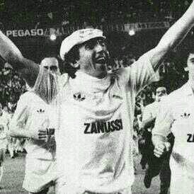 Siempre Madridista, antipodemos, español, anticualquierequipo y creyente.