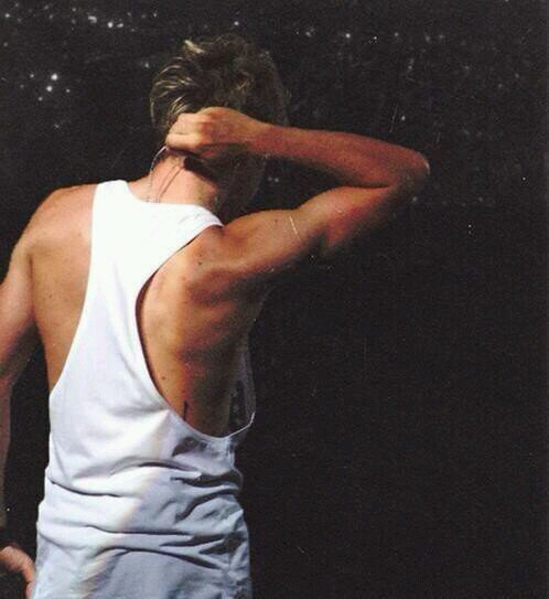 No me sigas, sigue a @Tomlinsonbemy6