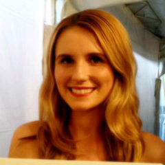 @ParisCarney is singer-songwriter.She is sweet and SO beautiful.#glutenfree.
Founder: @lavinialauzzana 
call me Lavi
