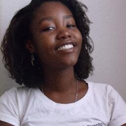 Mais uma amante do bichinho ser humano, da liberdade, do chocolate, do sol, do laranja e da revolução!