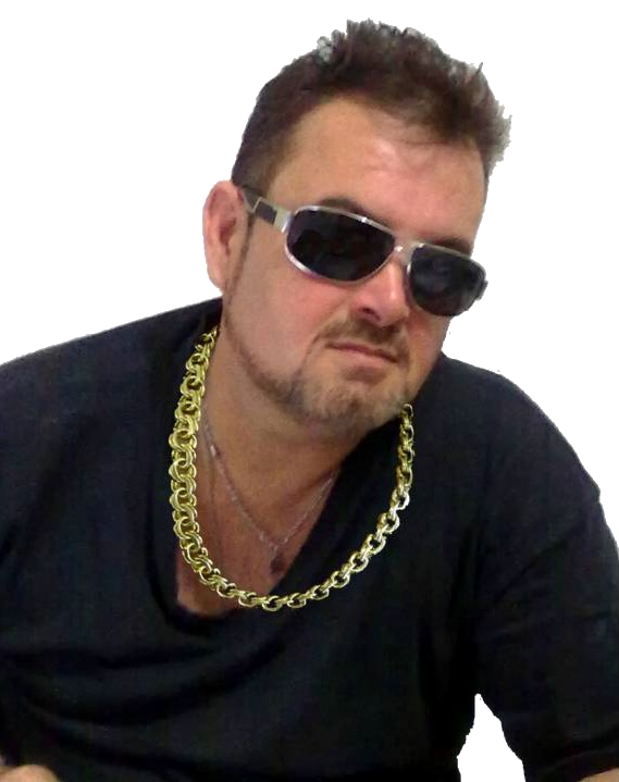 eder_viterbo's profile picture. Seguindo a vida, marcando meus gols, perdendo outros, profissional ao extremo, pai ao extremo, amigo ao extremo, me segue, tenho muitas histórias para contar...