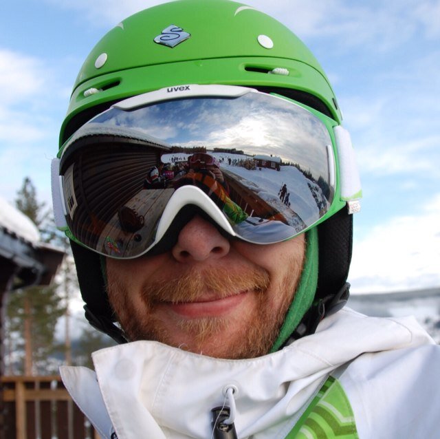 Svak for snø, kona og sjokolade. Liksom-atlet med spesialkompetanse i rolige turer på ski og sykkel. I følge lillebror sta som f... når det kommer til idrett.