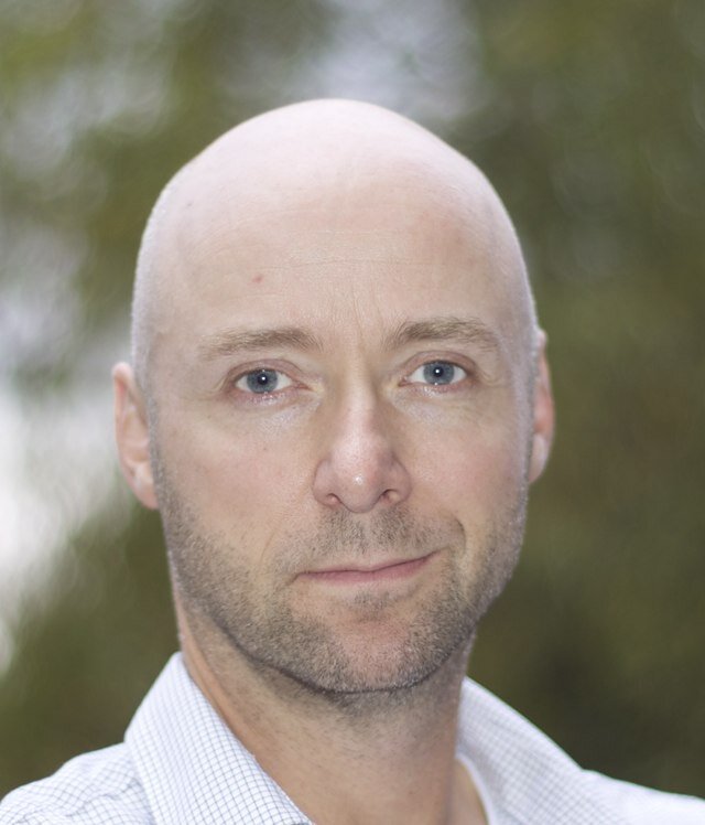 Psykolog og leder for Familievernkontoret i Follo. Gift, pappa til to. Tvitrer lite men følger feeden daglig.