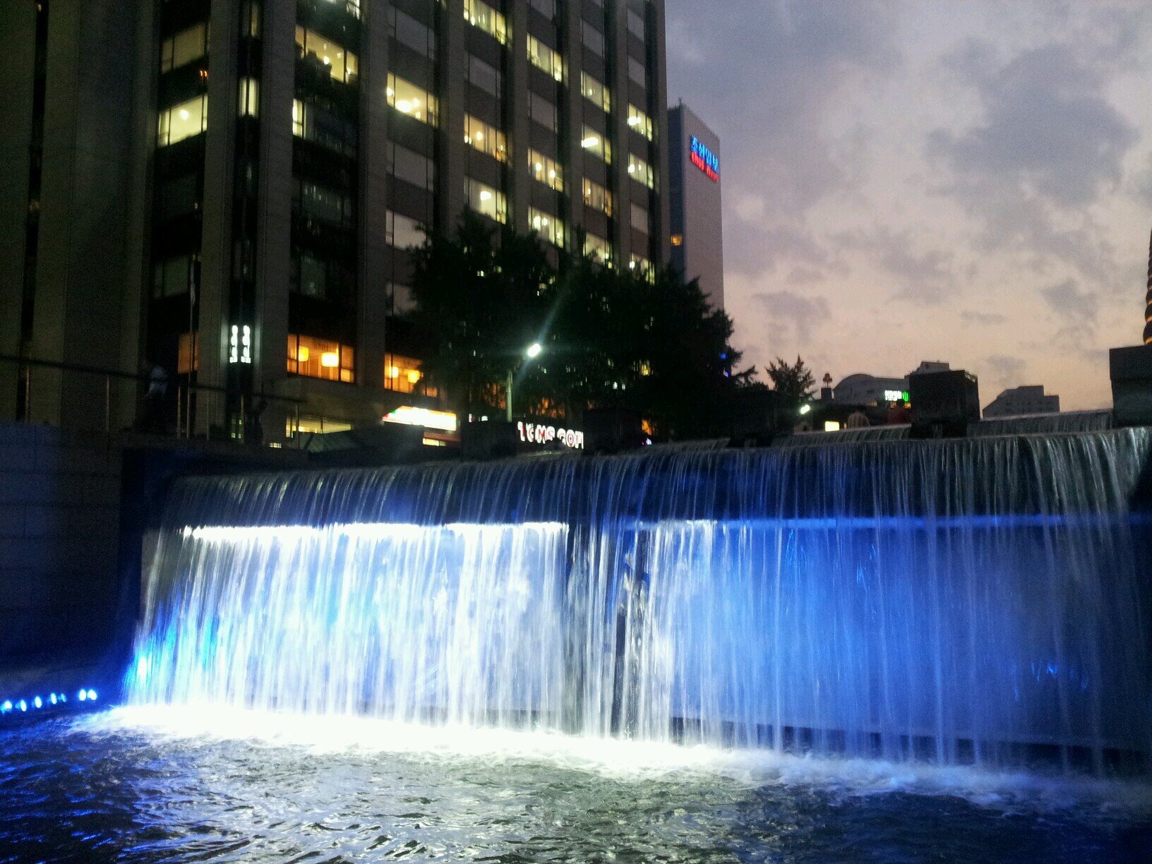 happy_cokcok's profile picture. 트위터에 드디어 입문... 맞팔 꼭 부탁드립니다...세상을 공정한 눈으로 심판하자!!!