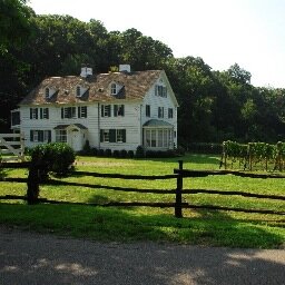 Harmony Vineyards is a Long Island winery located in the heart of Stony Brook. We take pride in producing outstanding wines in harmony with nature and humanity