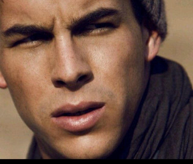 25. ExSlytherin. Sangre pura. TS de corazón. YO soy el gemelo guapo (el único y original).