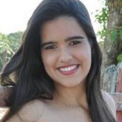 Paraibana, 18 anos , taurina e estudante de Economia da UFCG