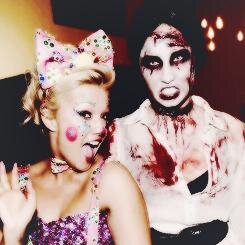 Twitter support for Demi and Dallas Lovato! I LOVES THESE GIRLS / By: @taynavismari