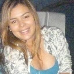 Estudante de Nutrição, canceriana, flamenguista e LOUCA  pela banda Garota Safada !