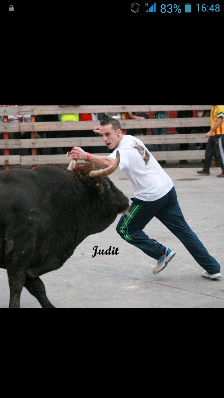 Recortador , amante de los toros y deportes de riesgo : motos, coxes ,snow