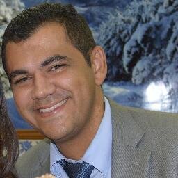 Abogado, especialista en Derecho Procesal, Familia y niños. Filosofía