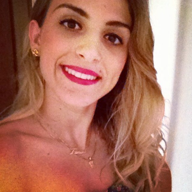Sou do tipo diferente, que muda toda hora, mas sorri constantemente.