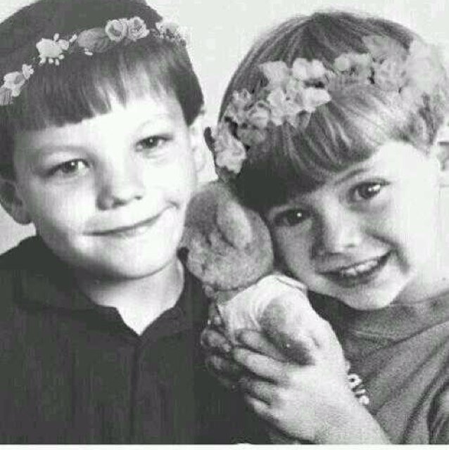 I ship larry hardcore, i dont care what you say, louis+harry!!! I love 1D im weird, multifandom