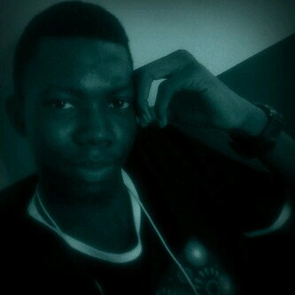 I live ma lyf lyk no man's business,;) treat pple fuck up lyk dey don't exist,;) ignore enemies gossip lyk am entertainer.:p wit dis I luv ma lyf..... ({}) \m/