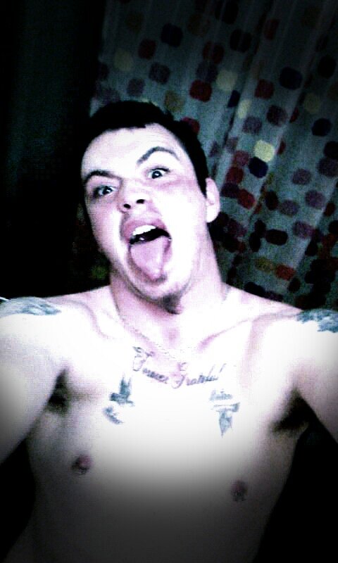 Brokenbubbles22's profile picture. 