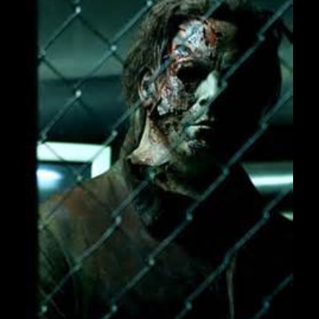 Loves  video games,horror movies,and Tiffany