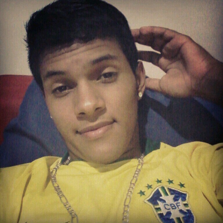 melhor andar com os loucos que os falsos nao e nada ♡
