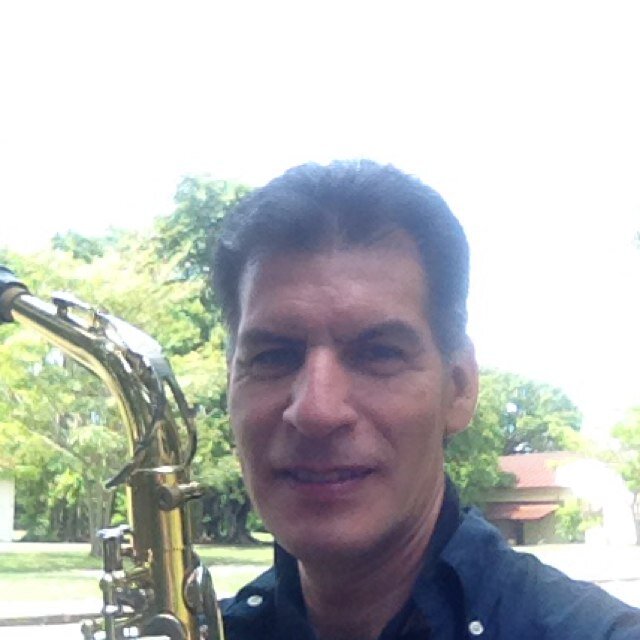 Medico - Cuidados Intensivos  Hospital  Paitilla Me encanta tocar Jazz y Neurointensivo