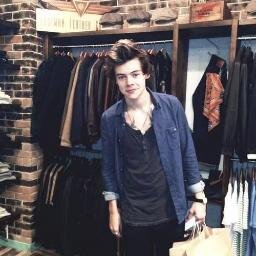 Im good at everyone exept for 1D haters! Follow me I follow back.