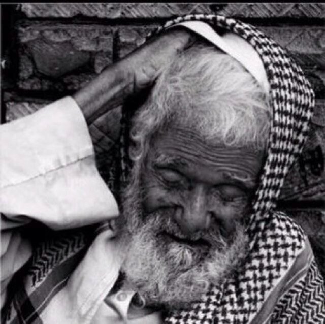 اللهم إجعل كُل حرف يُكتب بهذا الحساب في موازين حسنات جدي واموات ألمسلمين جميعا ، اتمنى من كُل شخص يرتوت للتغريدات ..