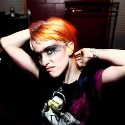 please follow my new personal account @paramorehelpplz (: