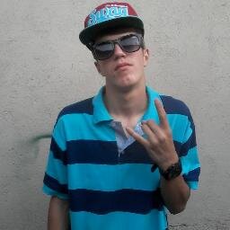 meu anjo sem asas,irritante,te considero como irmão de coração. te quero tão bem, palhaço que me faz sorrir, te amo mto meu leozito @1pandawn_