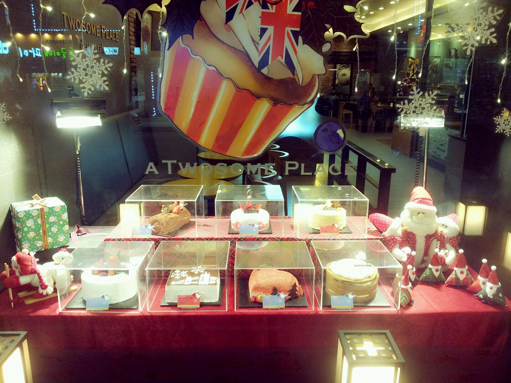 two3060's profile picture. 경기도 수원시 영통구 영통동 998-9 럭셔리프라자 1층 투썸플레이스!!!031-203-3060