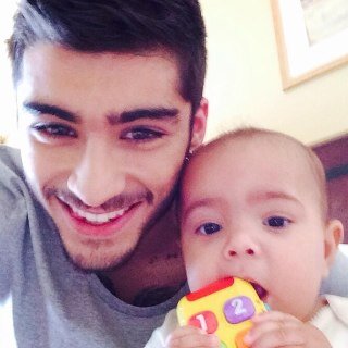 15.Zayn'e Deli Gibi Aşık.Rihanna aşktır. Ed benim huzurum. #Directioner #Sheerio#navy #crazymofos @NicoMirallegro tweet me