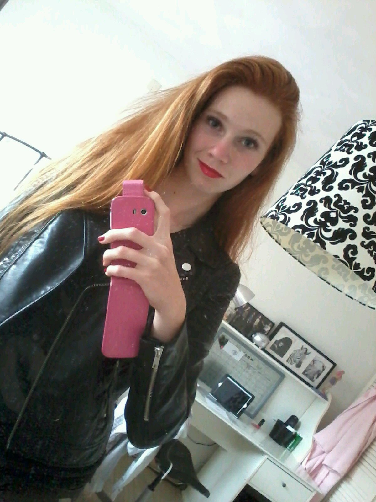 Ik ben mezelf, als je me niet mag zo als ik ben, heb je pech! /Single/@Esmekeee en @AmberlovesPleun voor altijd in mijn hartje ;)