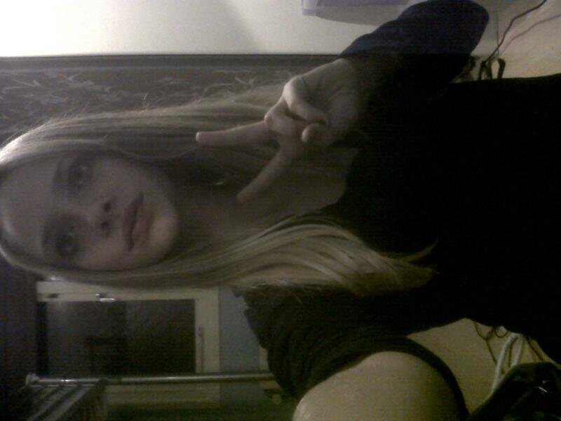 hey - 4teen - almere -  nederland - only tweeting when i'm bored.