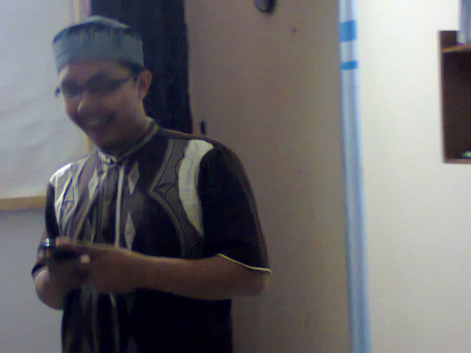 Seorang suami,ayah yang concern dibidang bisnis(ukm),kesehatan,pendidikan, psikologi dan pembentukan karakter dan aqidah keislaman