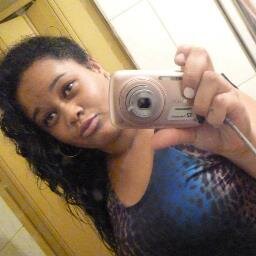 Eu sou uma menina muito estrovertida amiga pra todas ás horas e muito sincera ..........