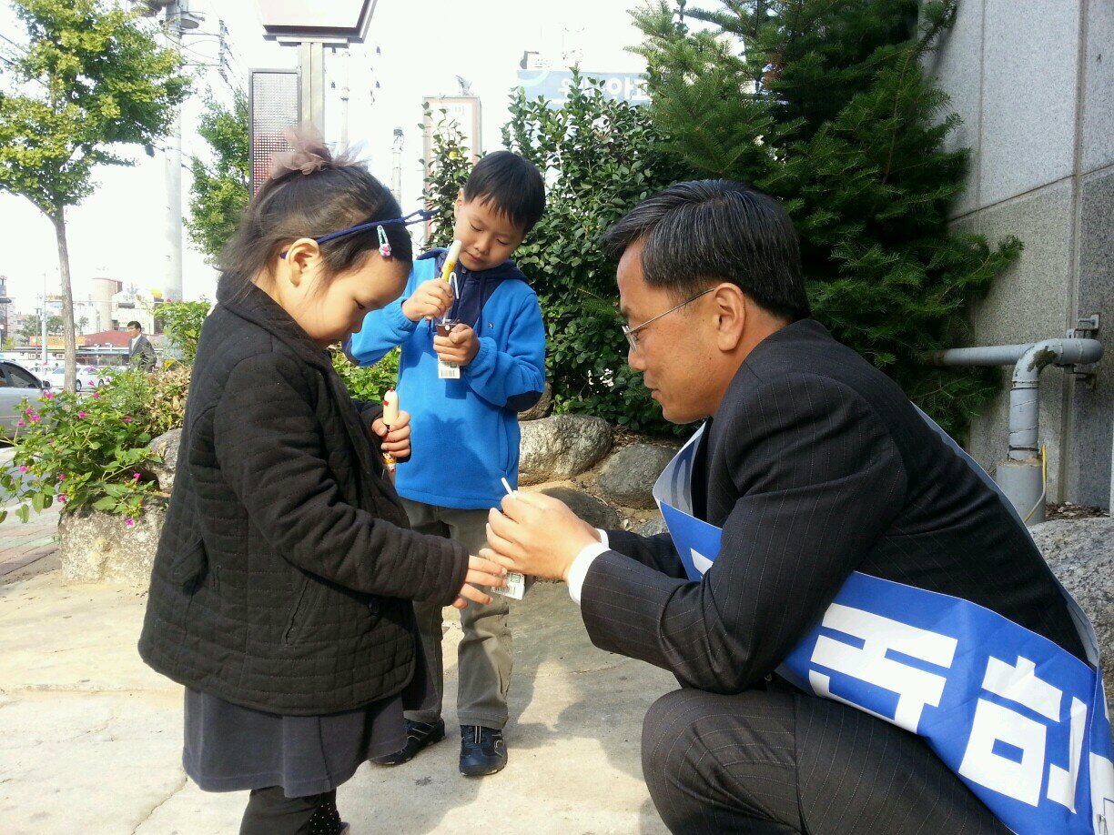 지역주의 타파를 위해 20년 몸바쳐 포항을 위해 민주당을 위해 일하고 있는 남자, 영일만의 작인거인 허대만과 함께 합니다!