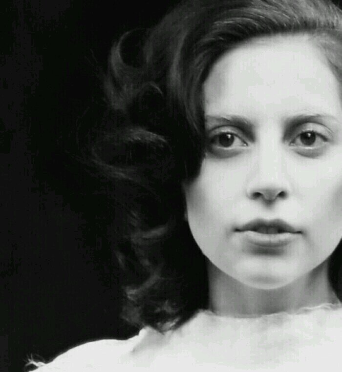 17 years old :) I'm @ladygaga's little monster. Fugitive of GOAT. Without Scheiße. Aquarius. Amen Fashion ✝