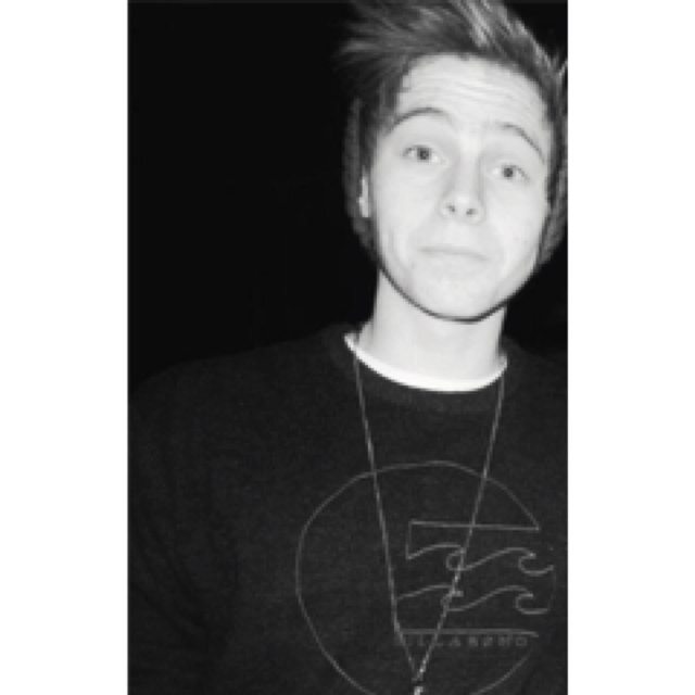 ashtonyup__'s profile picture. saved for @horanyup