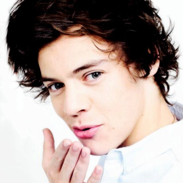 PLZ DON'T FOLLOW ME ON HERE, BUT MY MAIN ACCOUNT INSTEAD  @We_Love_Ziam  THANKYOU SO MUCH IF YOU DO :))xxx