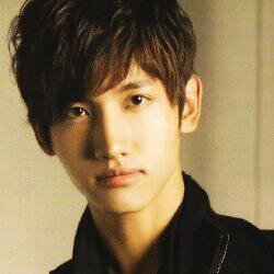 東方神起が大好き。ツイッターは情報追ったり、創作なさってる方を崇めたり、botさんと話したり（夢志向は皆無）、気になる方をROMさせて頂いたりと、引きこもり仕様です。成人済でちょっと腐ってます。たまに現実についての弱音吐きますが、お許しください。