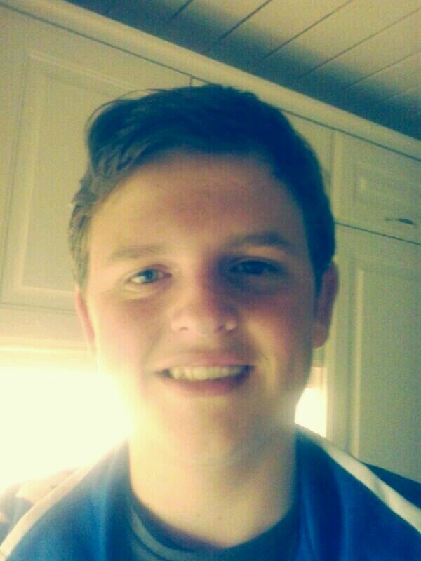 Centrale verdediger cluzona c3 #13 en trotse captain

Wouw