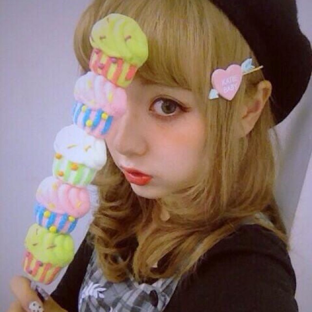 angelamo_'s profile picture. アカ移動