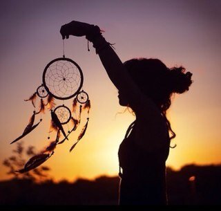 على يقين دآئم بأني لم اخلق عبثآ،لي من الأمل نصيب كبير  🌸