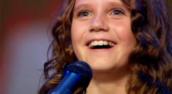 Officiële Twitter-pagina Amira Willighagen Kandidaat @hgt_nl 

Official Twitter Page of Amira Willighagen (candidate 'Holland's Got Talent).